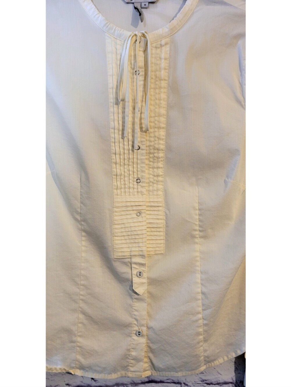 BCBGeneration Shirt Womens Size 10 Cream Pintuck Tuxedo-Style Blouse Victorian - Picture 5 of 12